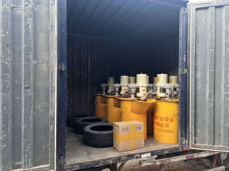 礦用氣動注漿泵發往:貴州黔西